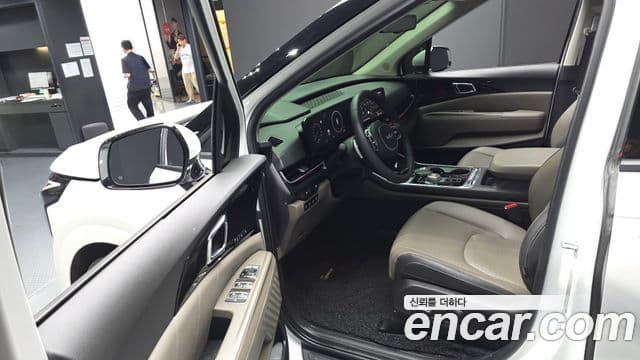 Kia Carnival 2024 — фото 10 из 20