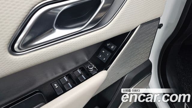 Land Rover Range Rover Velar 2018 — ფოტო 17/20