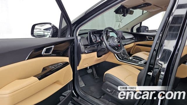 Kia Carnival 2021 — фото 10 из 20