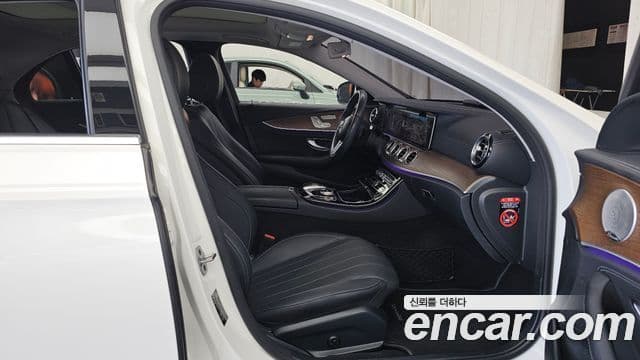 Mercedes-Benz E-Class 2019 — ფოტო 11/20