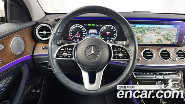 Mercedes-Benz E-Class 2019 — ფოტო 13/20