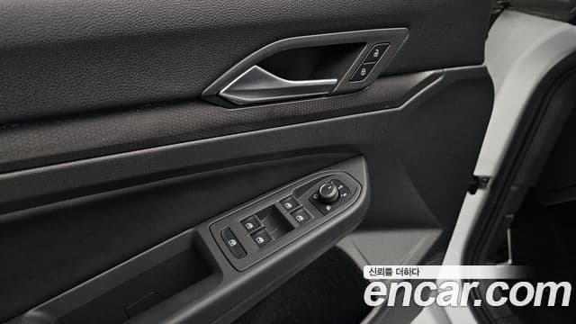 Volkswagen Golf 2024 — Photo 27/39