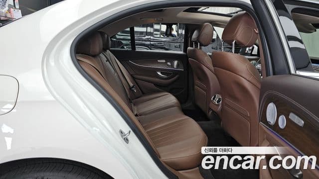 Mercedes-Benz E-Class 2019 — Şəkil 12/20