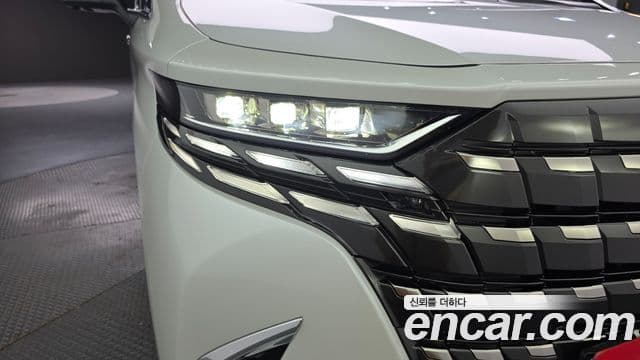 Toyota Alphard 2025 — Photo 11/32