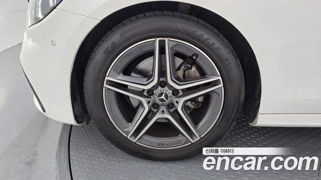 Mercedes-Benz E-Class 2023 — ფოტო 5/20