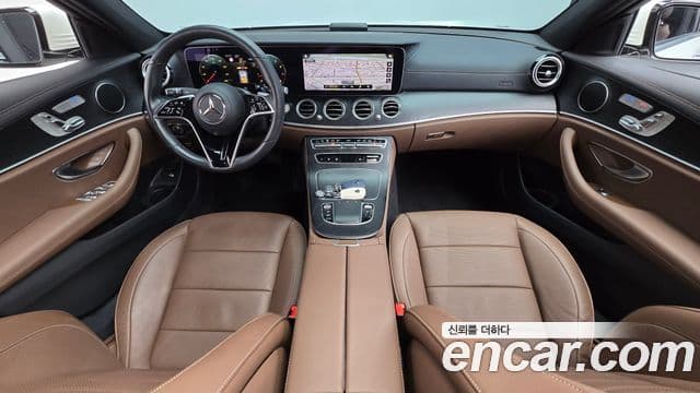 Mercedes-Benz E-Class 2023 — ფოტო 7/20