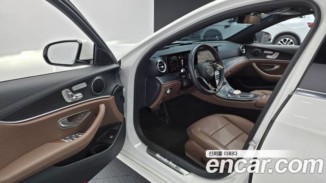Mercedes-Benz E-Class 2023 — ფოტო 10/20