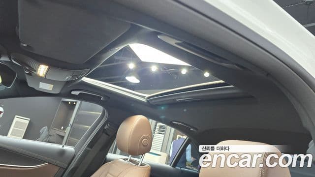 Mercedes-Benz E-Class 2023 — ფოტო 19/20