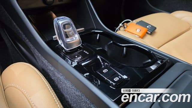 Volvo XC40 2022 — фото 9 из 20