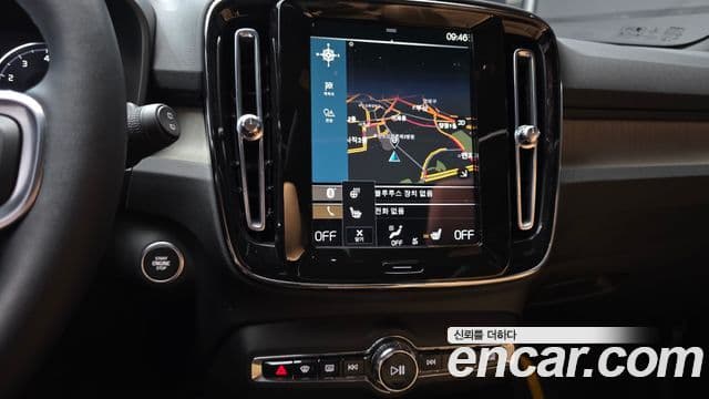 Volvo XC40 2022 — фото 14 из 20
