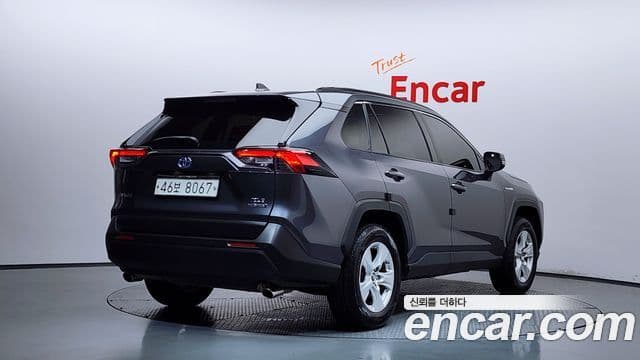 Toyota RAV4 2019 — ფოტო 2/20