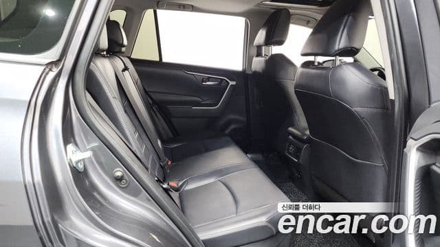 Toyota RAV4 2019 — ფოტო 12/20