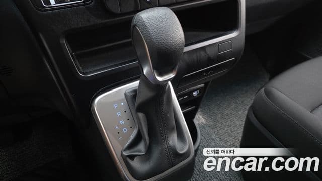 Hyundai Staria 2025 — Şəkil 9/20