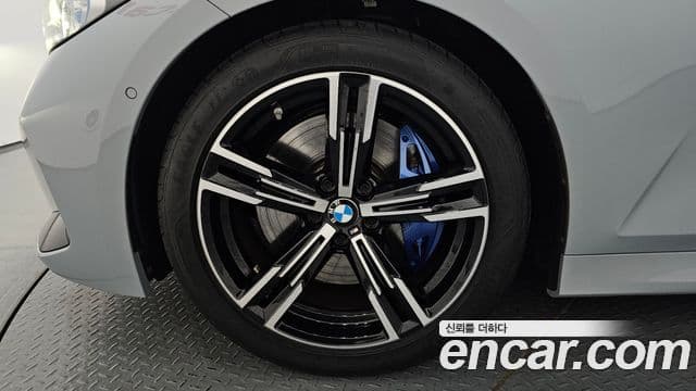BMW 3 Series 2023 — ფოტო 5/20