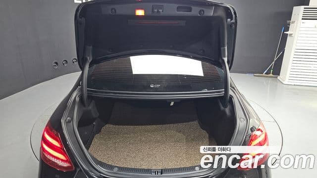 Mercedes-Benz E-Class 2019 — фото 19 из 20