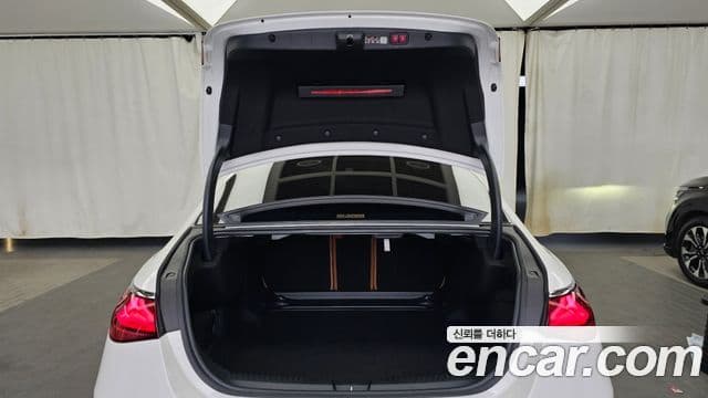 Mercedes-Benz E-Class 2025 — фото 20 из 20