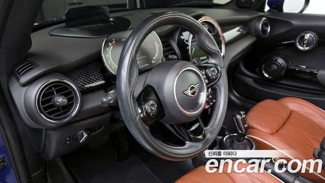 Mini Cooper S Convertible 2021 — фото 13 из 20