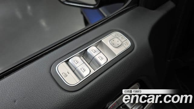 Mercedes-Benz G-Class 2024 — Photo 26/34