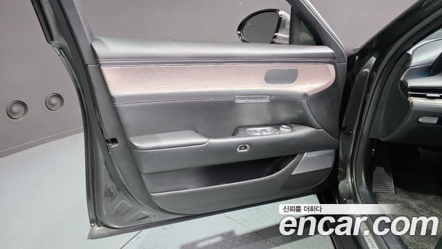 Genesis G90 2023 — Photo 15/33