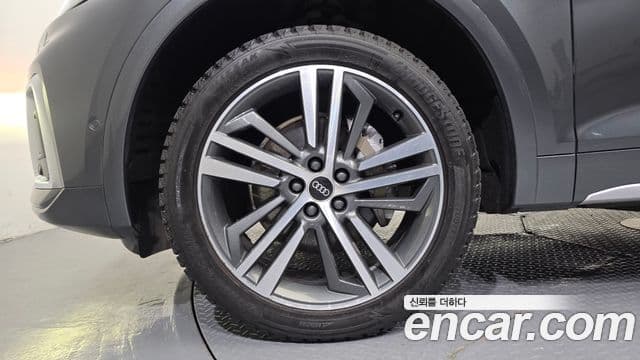 Audi Q5 2022 — ფოტო 5/20