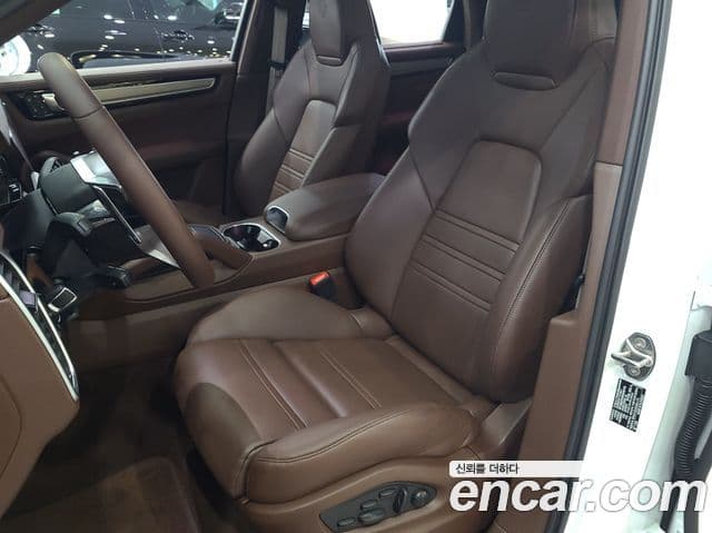 Porsche Cayenne 2023 — ფოტო 9/20