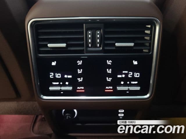 Porsche Cayenne 2023 — ფოტო 15/20