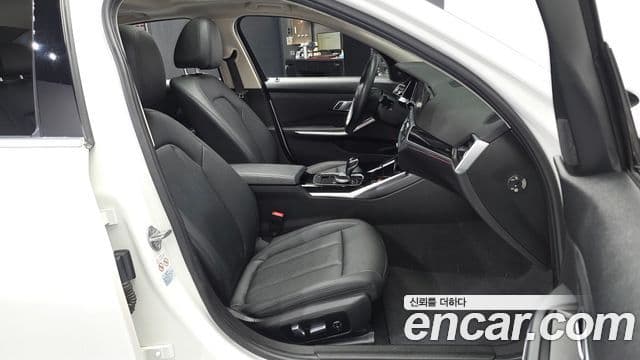 BMW 3 Series 2019 — ფოტო 16/31