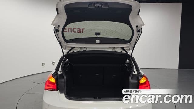 BMW 1 Series 2018 — Şəkil 20/20