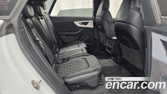 Audi Q7 2022 — Şəkil 12/20