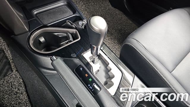 Toyota RAV4 2018 — Şəkil 19/20