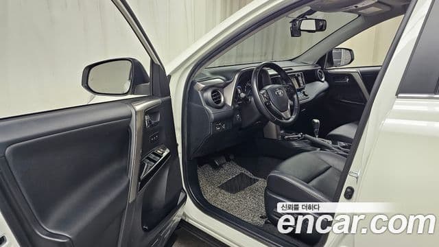 Toyota RAV4 2018 — Şəkil 11/20