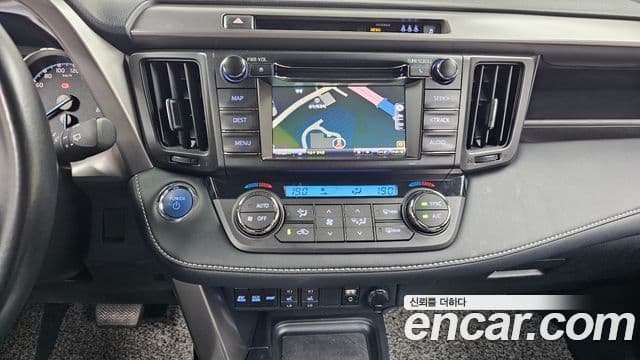 Toyota RAV4 2018 — Şəkil 7/20