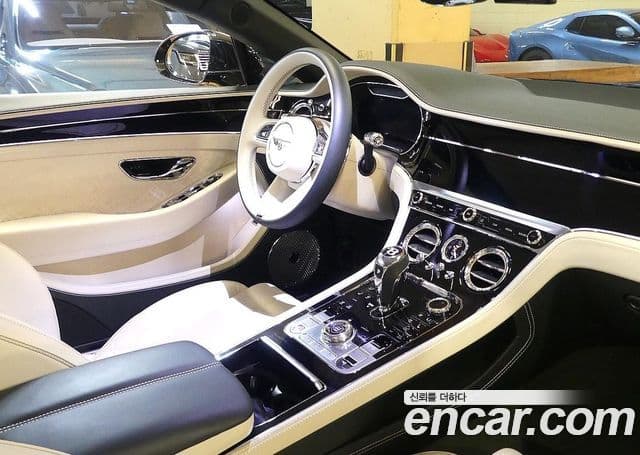 Bentley Continental GT 2023 — Фото 10/20