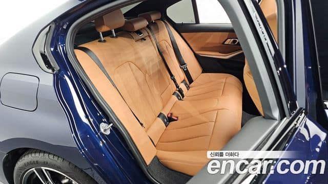 BMW 3 Series 2025 — фото 11 из 20
