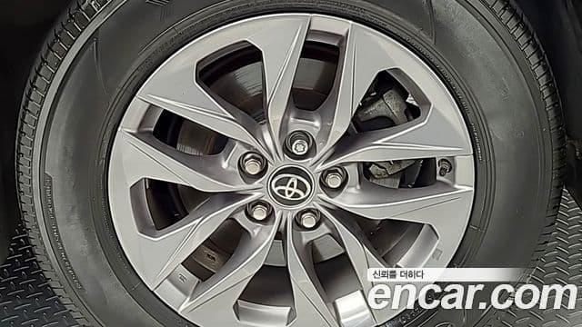 Toyota Sienna 2021 — фото 4 из 19