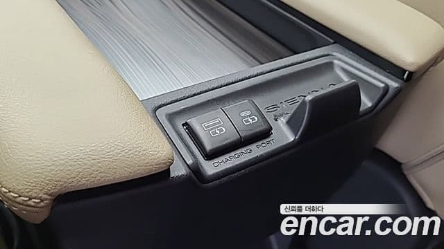 Toyota Sienna 2021 — ფოტო 15/19