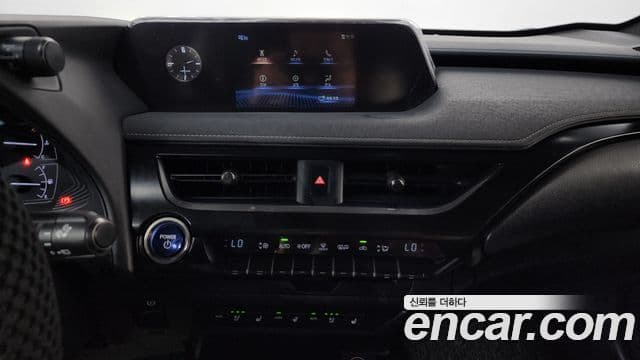 Lexus UX250h 2019 — ფოტო 12/20