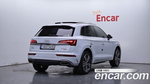 Audi Q5 2021 — ფოტო 2/20
