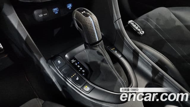 Hyundai Veloster 2021 — ფოტო 9/20