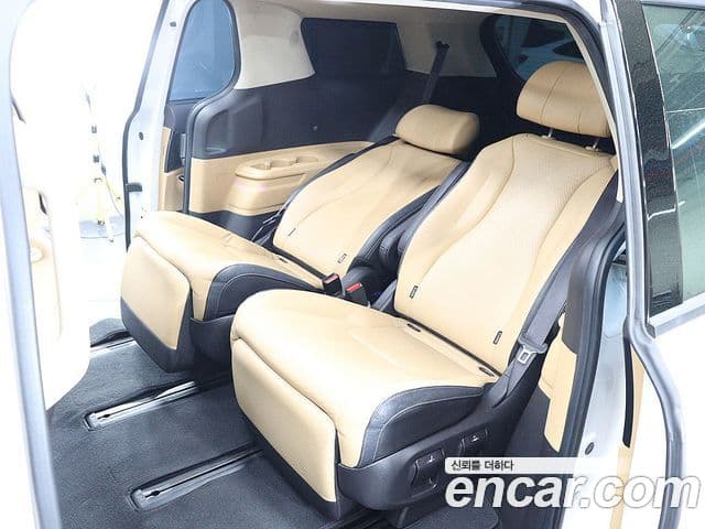 Kia Carnival 2021 — Şəkil 16/20