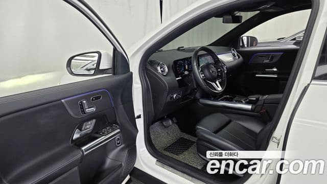 Mercedes-Benz GLA-Class 2021 — Фото 8/20