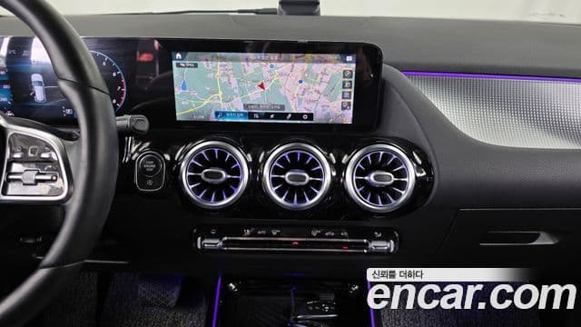 Mercedes-Benz GLA-Class 2021 — Фото 13/20