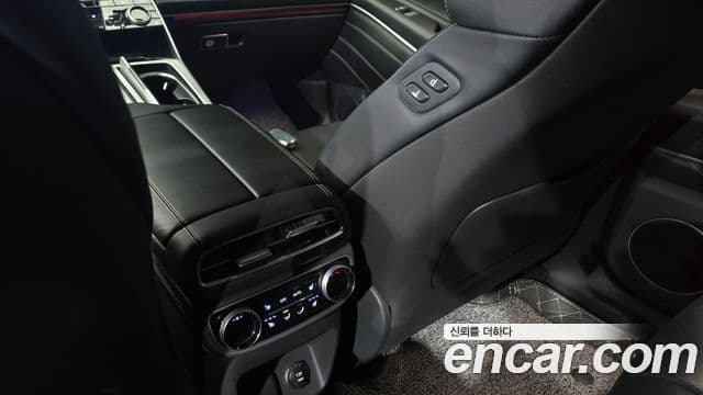 Genesis GV80 2020 — ფოტო 18/20