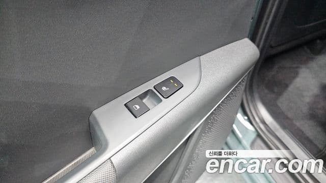 Kia Niro 2022 — ფოტო 19/20