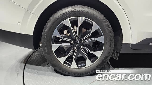 Kia Carnival 2023 — ფოტო 5/20