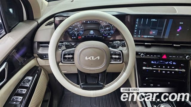 Kia Carnival 2023 — ფოტო 13/20