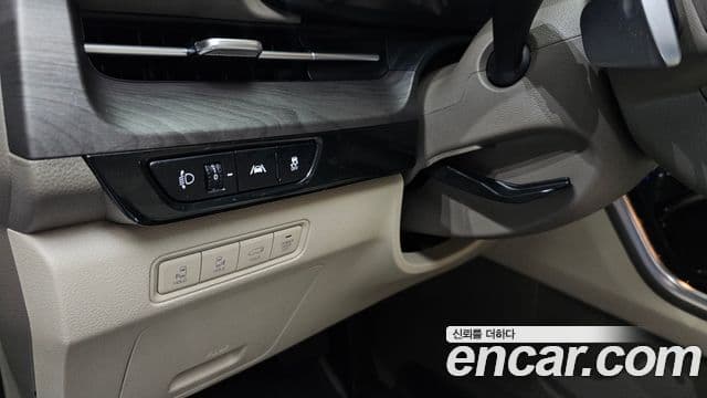 Kia Carnival 2023 — ფოტო 17/20