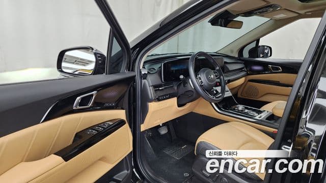 Kia Carnival 2021 — фото 10 из 20