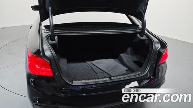 BMW 5 Series 2019 — Şəkil 19/20