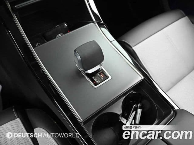 Land Rover Range Rover Velar 2025 — Фото 7/20